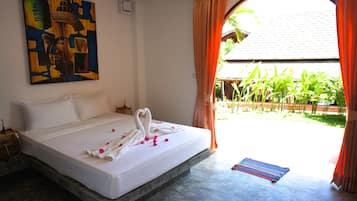 Deluxe Room, Garden View | Minibar, in-room safe