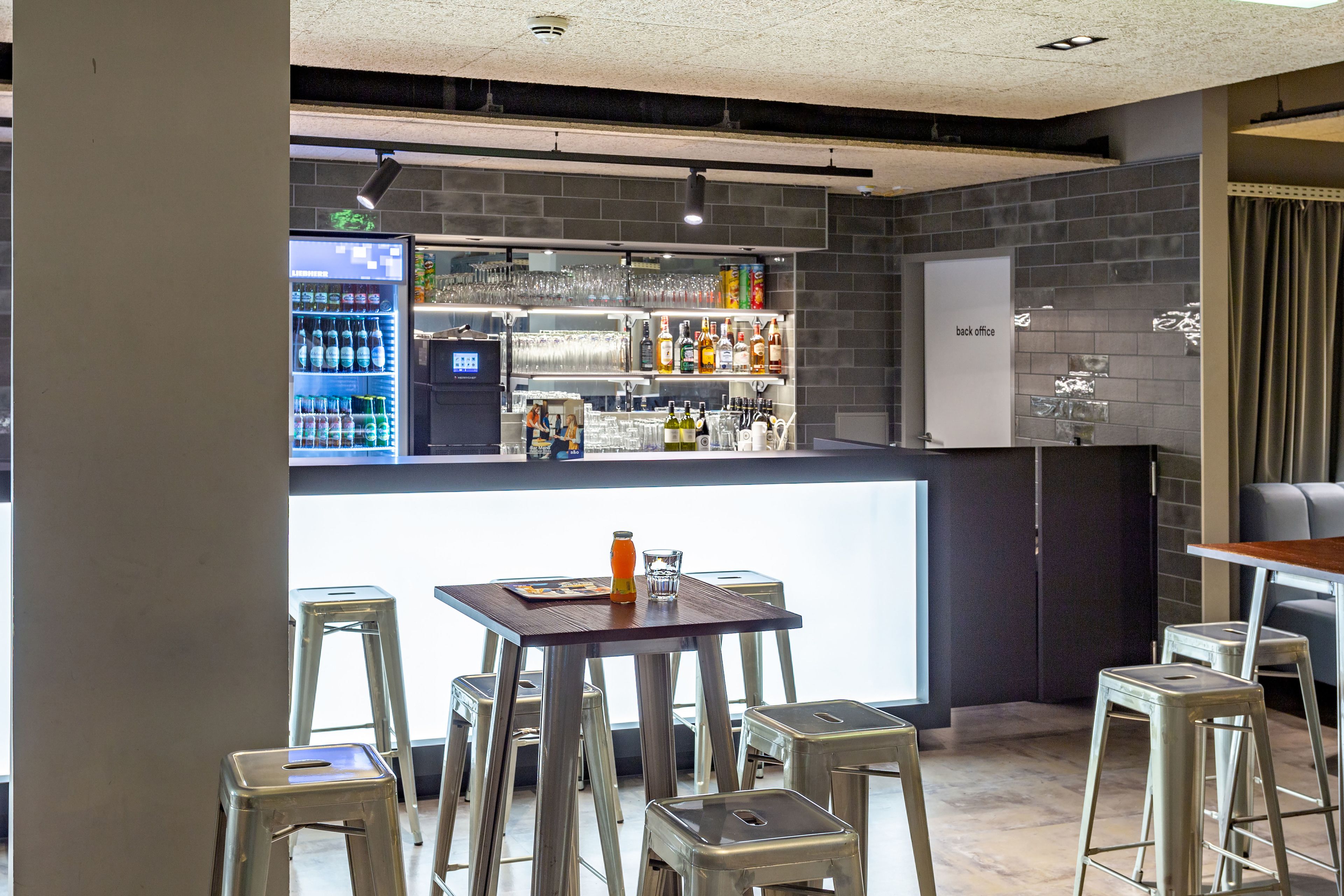 Bar (in der Unterkunft)