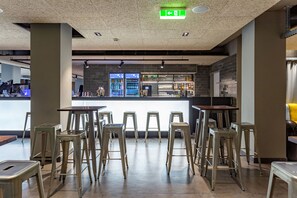 Bar (on property) - a&o Wien Hauptbahnhof (Vienna)