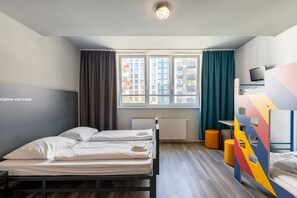 In-room safe, desk, iron/ironing board, free WiFi - a&o Wien Hauptbahnhof (Vienna)