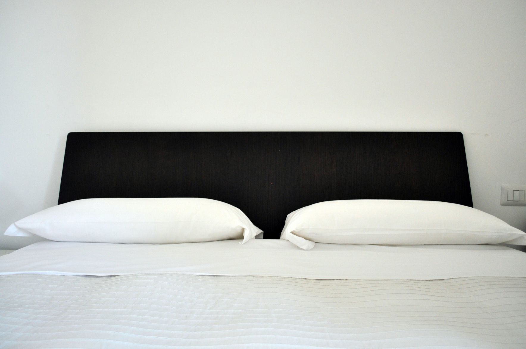 Hypo-allergenic bedding, minibar, in-room safe, soundproofing