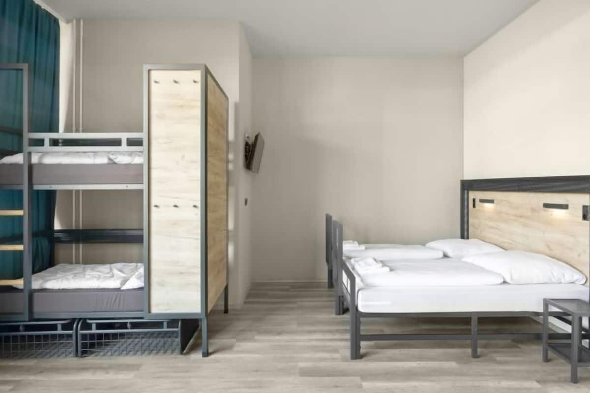 Coffres-forts dans les chambres, bureau, Wi-Fi gratuit, draps fournis
