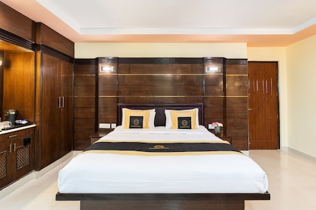 1 bedroom, Frette Italian sheets, premium bedding, pillowtop beds