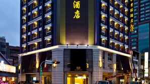 Front of property - Royal Seasons Hotel Taichung Zhongkang (Taichung)