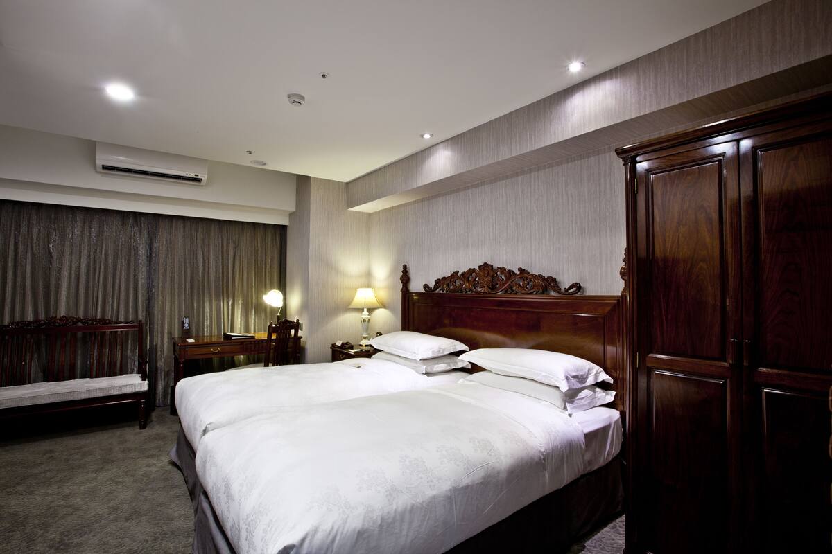 Superior Room, 2 Single Beds | Hypo-allergenic bedding, down duvets, in-room safe, desk