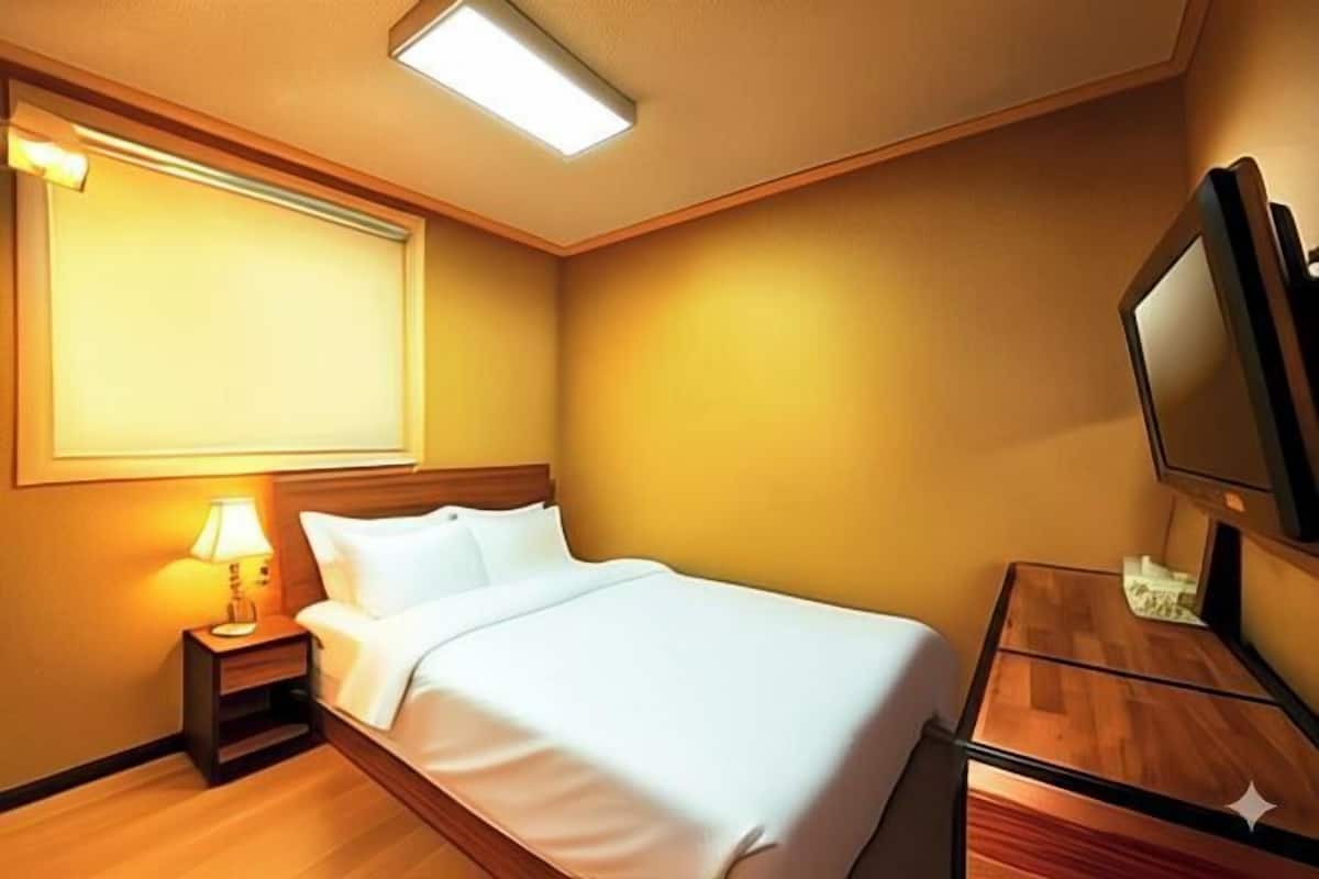 Frigobar, escrivaninha, Wi-Fi de cortesia, roupa de cama