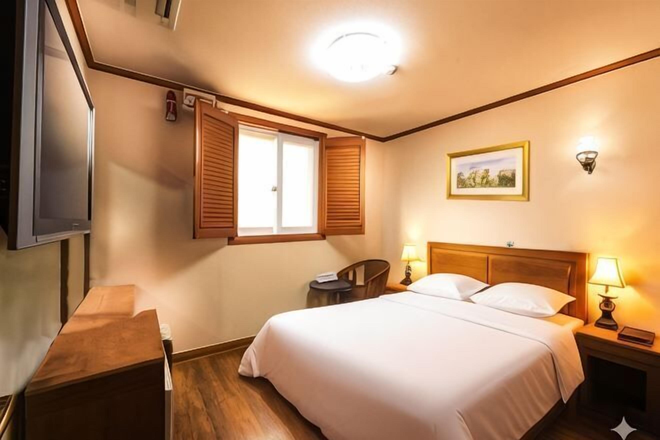 Minibar, desk, free WiFi, bed sheets