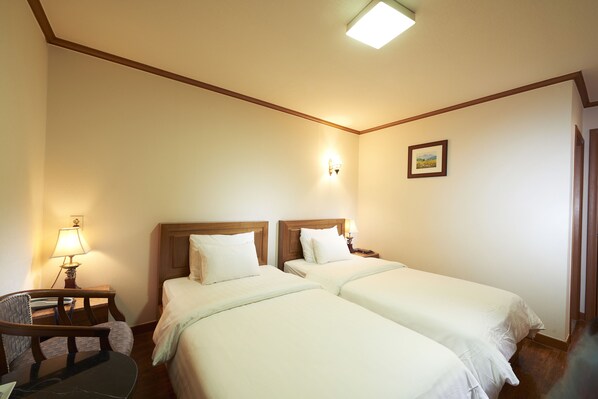 Twin Room | Minibar, desk, free WiFi, bed sheets