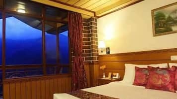 Minibar, in-room safe, desk, rollaway beds