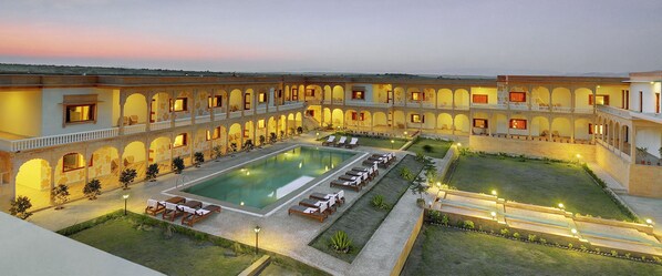 Outdoor pool - Club Mahindra Jaisalmer (Jaisalmer)