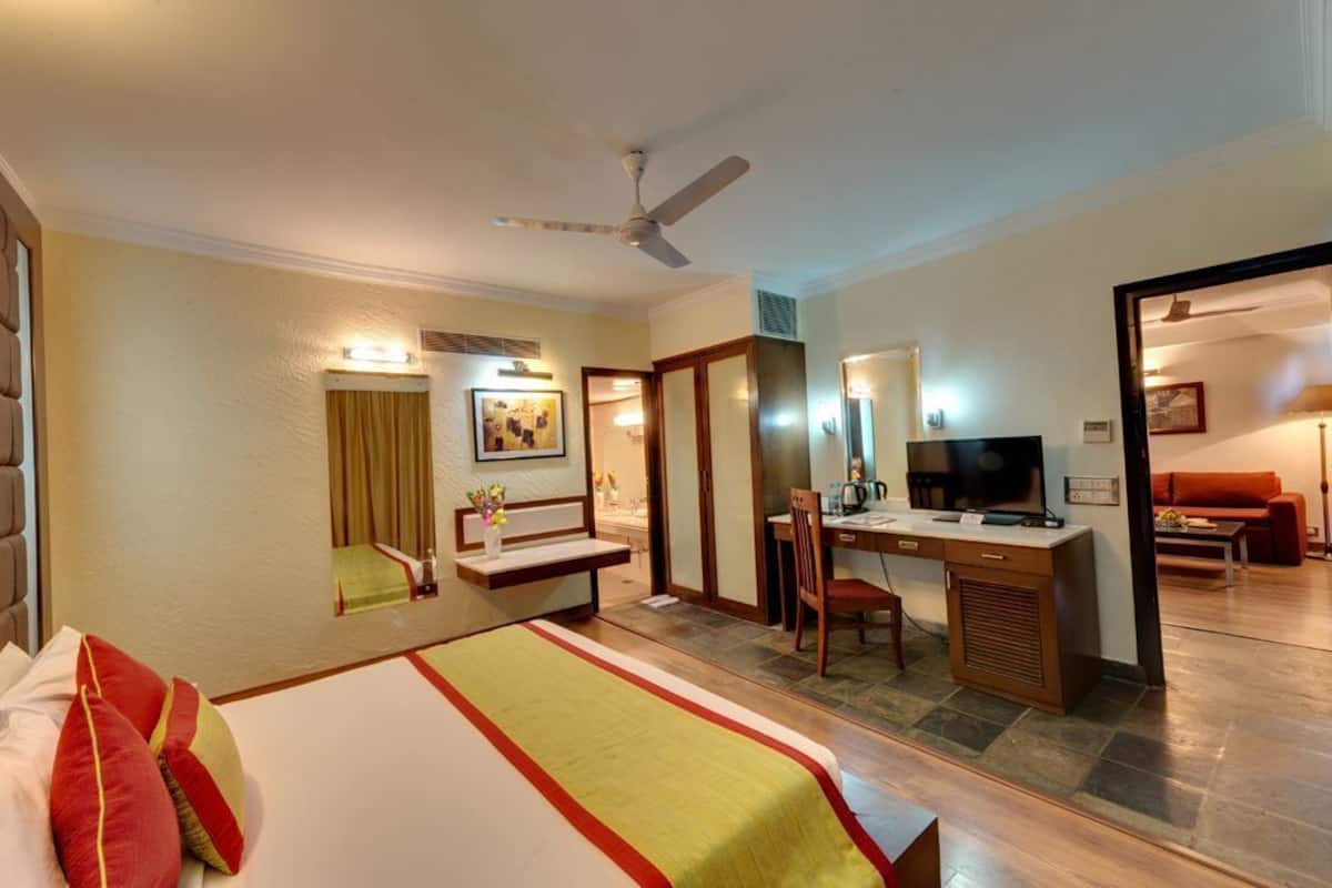 Caja de seguridad en la habitación y cortinas blackout