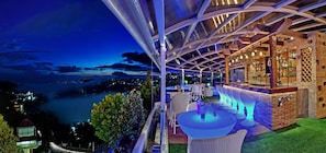 Bar lounge