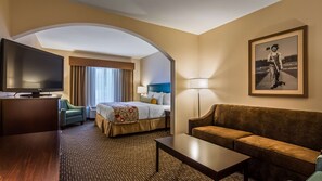 Suite, 1 Katil Raja (King), Non Smoking, Refrigerator & Microwave (with Sofabed) | Tilam berlapik, peti besi dalam bilik 