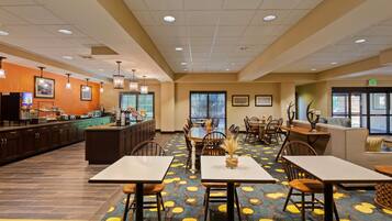 Petit déjeuner complet compris tous les jours