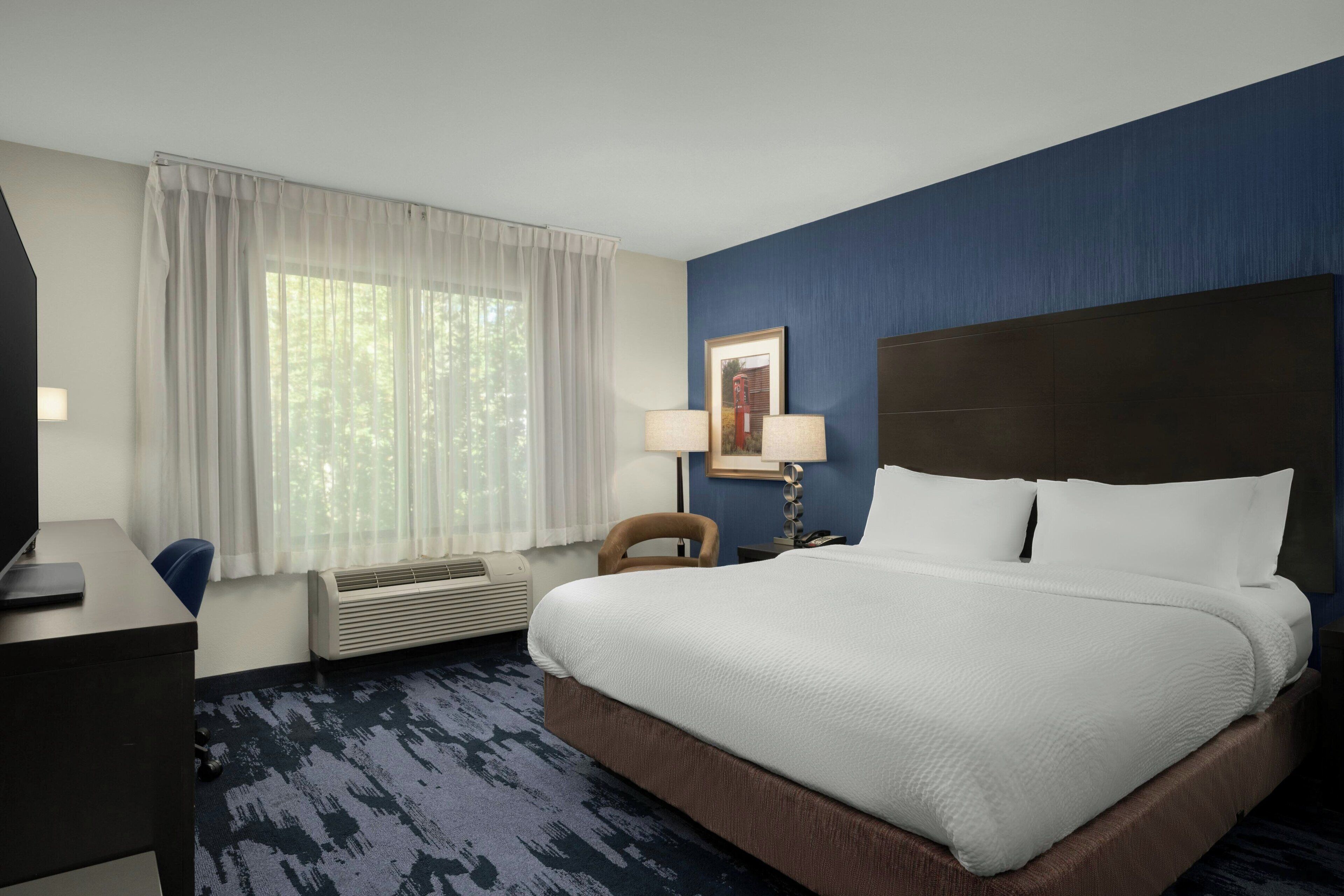room, 1 king bed | premium bedding, pillow-top beds, in-room safe, desk