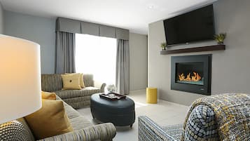 Premium bedding, in-room safe, blackout drapes, soundproofing