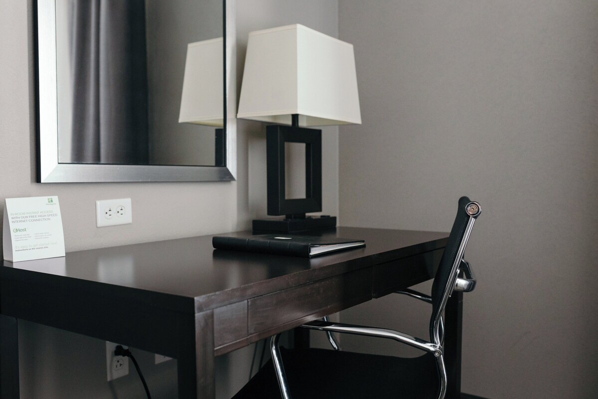 Standard Room, 2 Queen Beds | Premium bedding, in-room safe, blackout curtains, soundproofing
