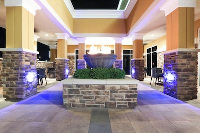 Holiday Inn Hotel & Suites East Peoria by IHG