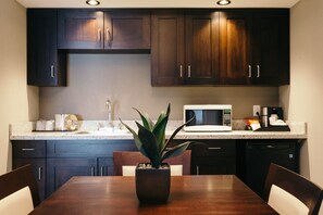 Suite, 2 Bedrooms (1 King, 1 Bunk, Sofa Bed) | 1 bedroom, premium bedding, in-room safe, blackout drapes