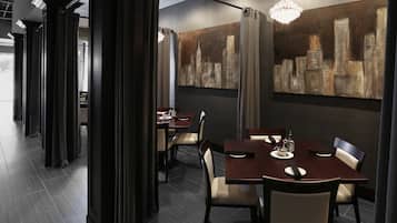 Desayuno buffet diario (USD 10.95 por persona)