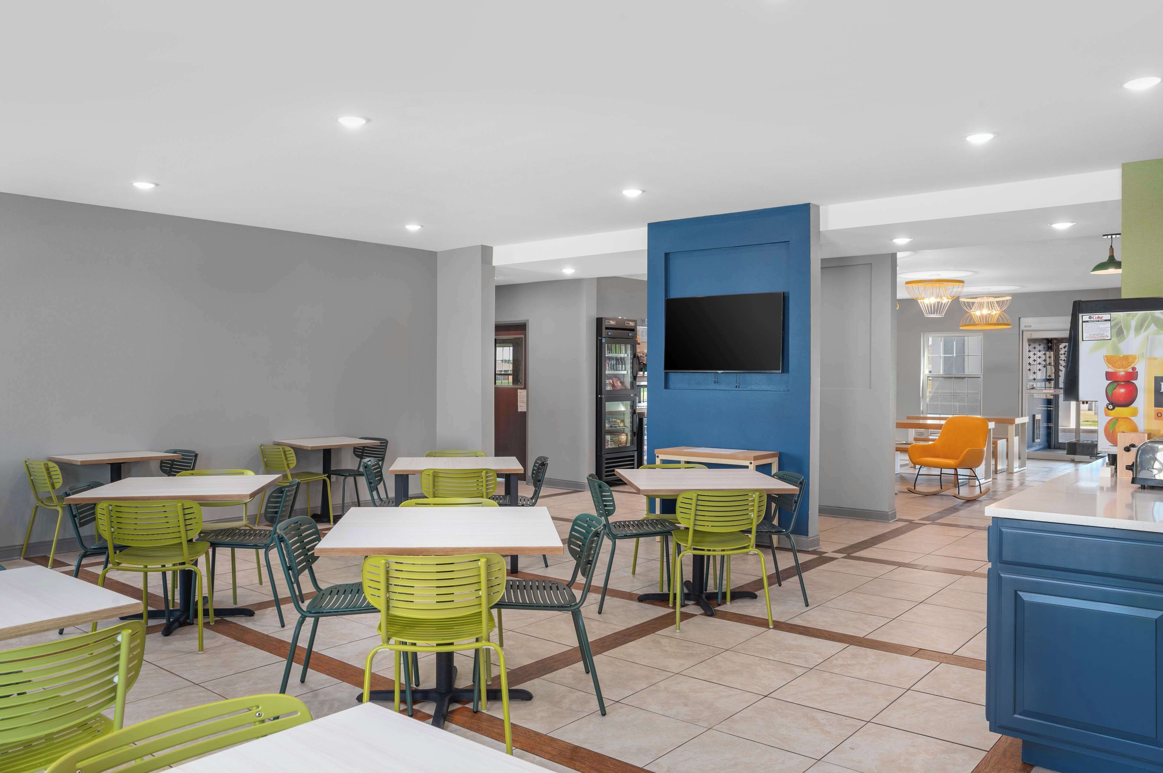 free daily continental breakfast