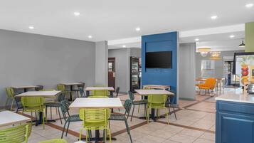 Sudah termasuk sarapan ala kontinental setiap hari