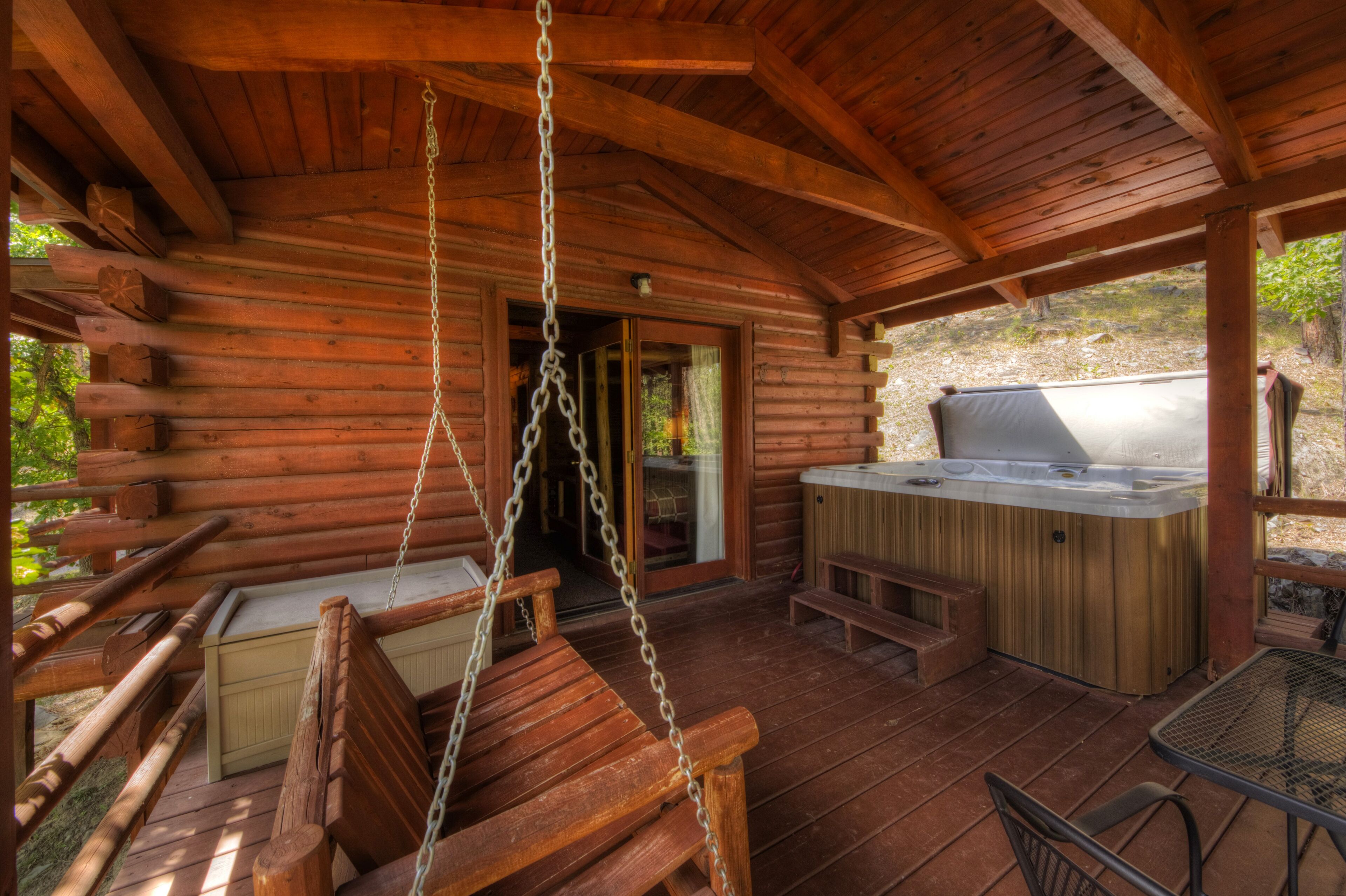 ハネムーン キャビン | 高級寝具、羽毛の掛け布団、ピロートップベッド、客室ごとに異なる装飾