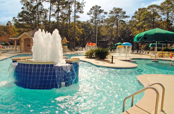 2 útilaugar, sólhlífar, sólstólar