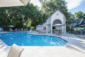 Outdoor pool - Coral Reef Resort (Hilton Head Island)