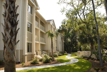 Hotel exterior and entrance at Coral Sands Resorts by Palmera