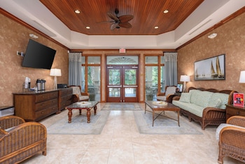 Sitting area in hotel lobby at Coral Sands Resorts by Palmera