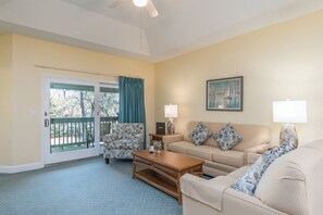 Condo, 3 Bedroom (East) | Wohnbereich