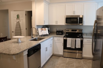 Microwave, stovetop, dishwasher, coffee/tea maker at Coral Sands Resorts by Palmera