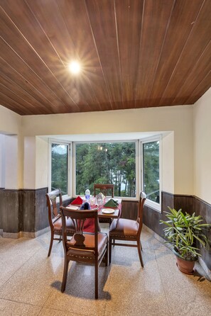 Restaurant - Club Mahindra Naukuchiatal (Nainital)