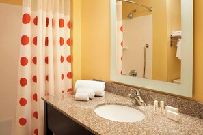 Combined shower/tub, designer toiletries, hair dryer, towels