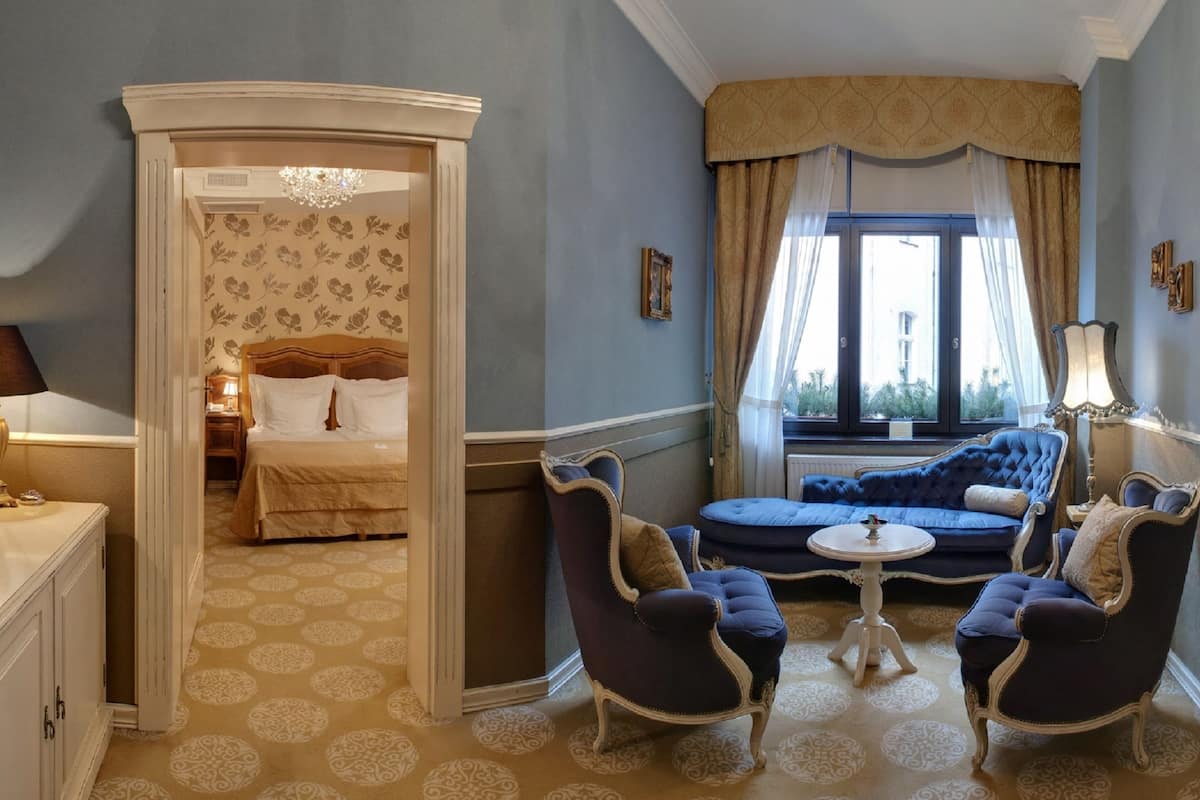 junior suite, 1 bedroom, non smoking | egyptian cotton sheets, premium bedding, minibar, in-room safe