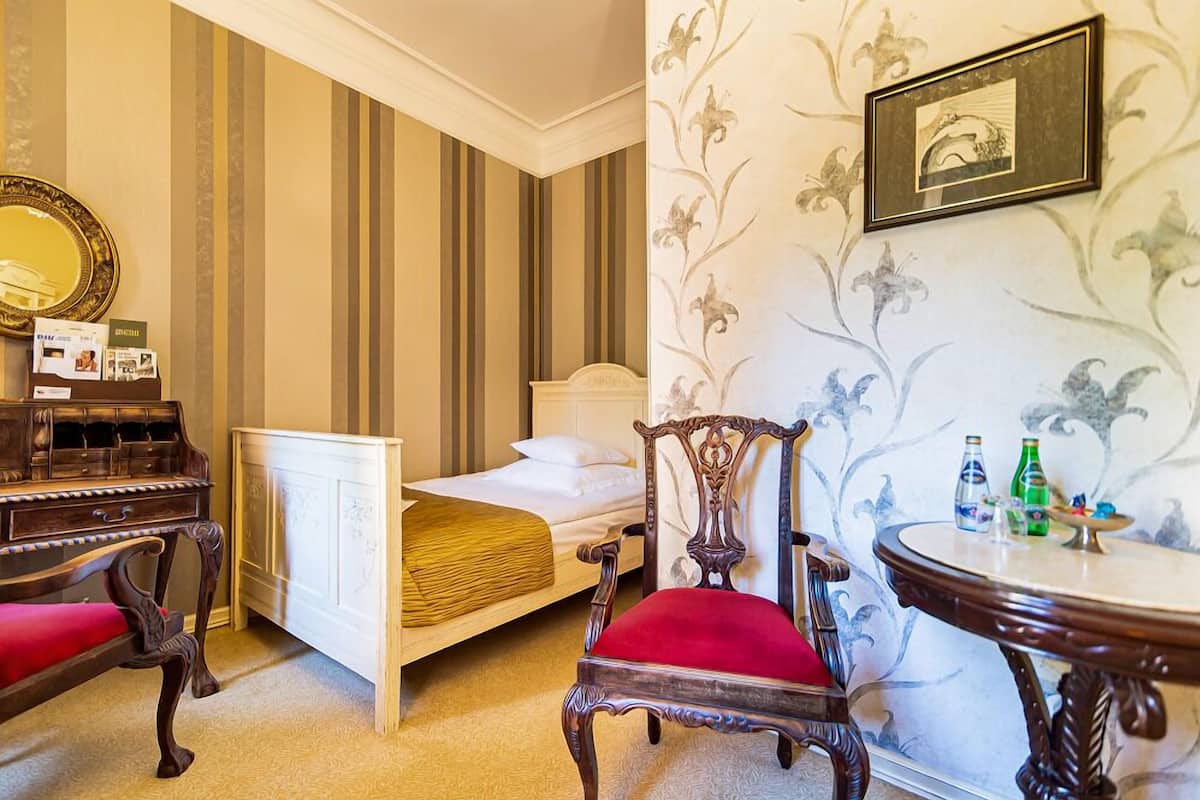 Economy Single Room | Egyptian cotton sheets, premium bedding, minibar, in-room safe