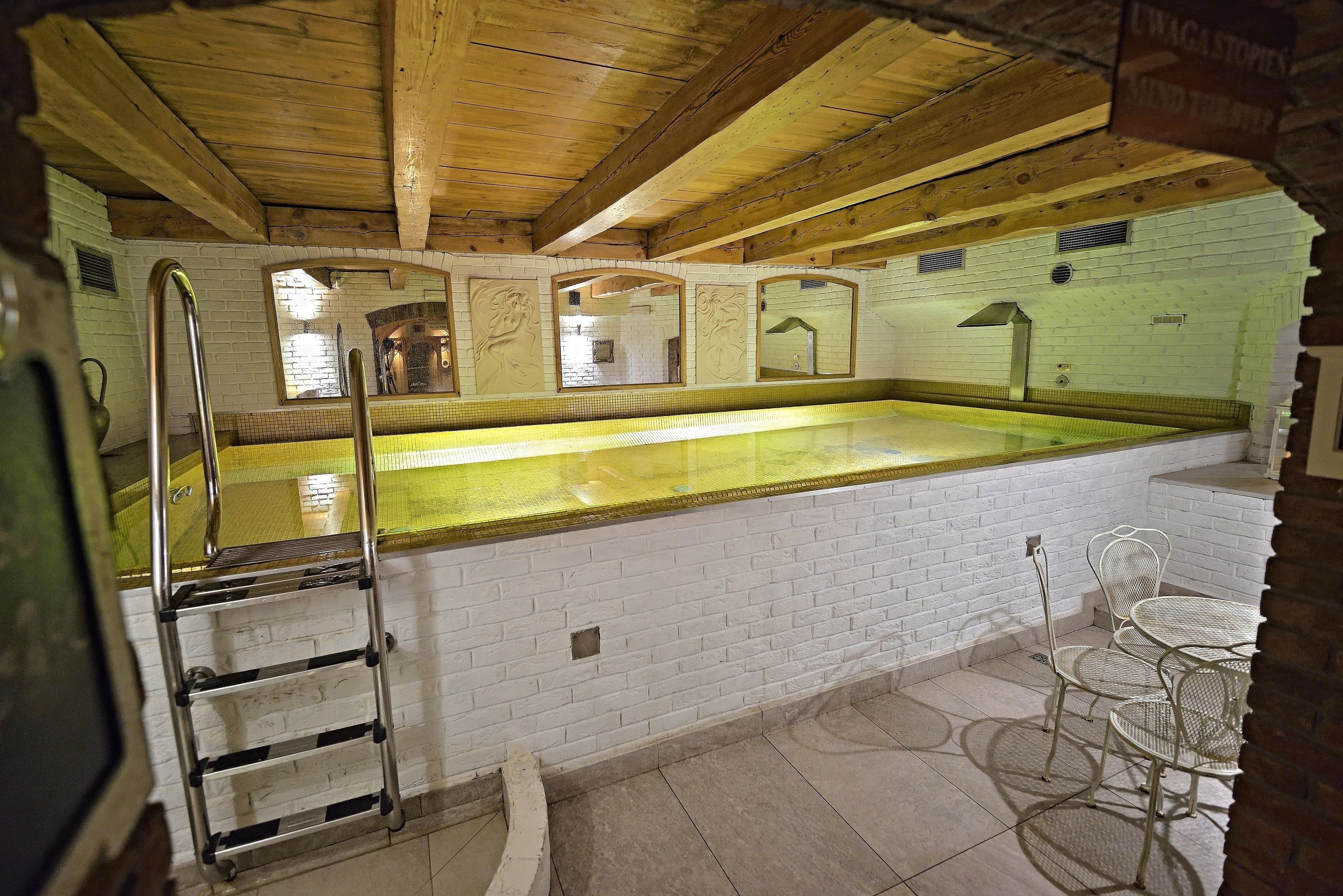indoor pool, pool loungers