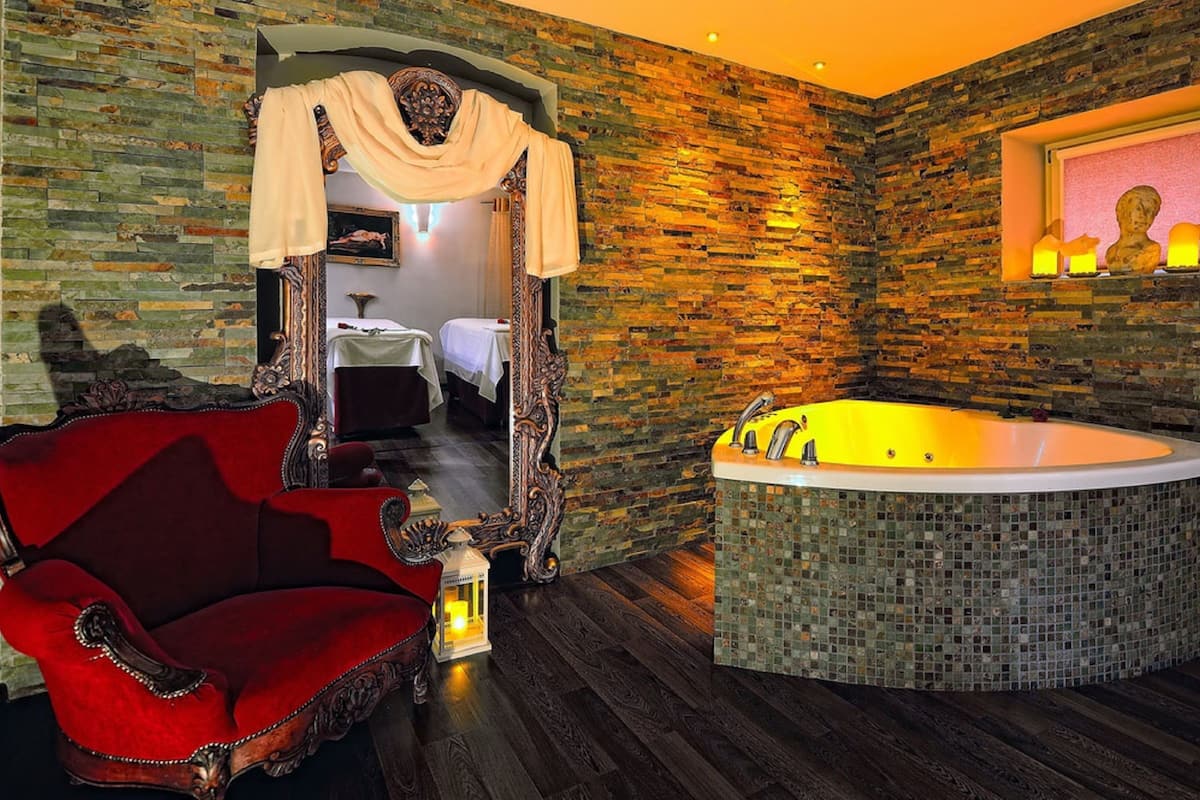 couples treatment room(s), body treatments, aromatherapy, body wraps