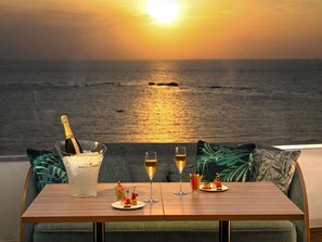 Executive Room, 2 Twin Beds | In-room safe, free WiFi, bed sheets