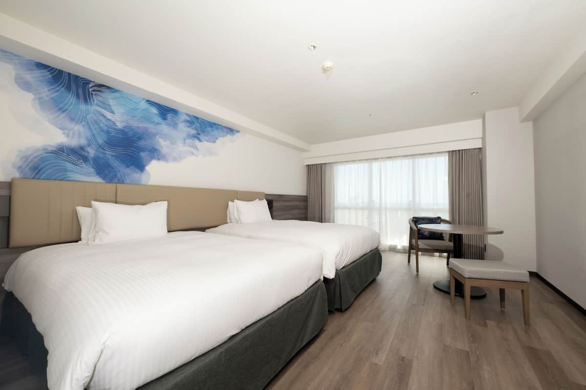 In-room safe, free WiFi, bed sheets