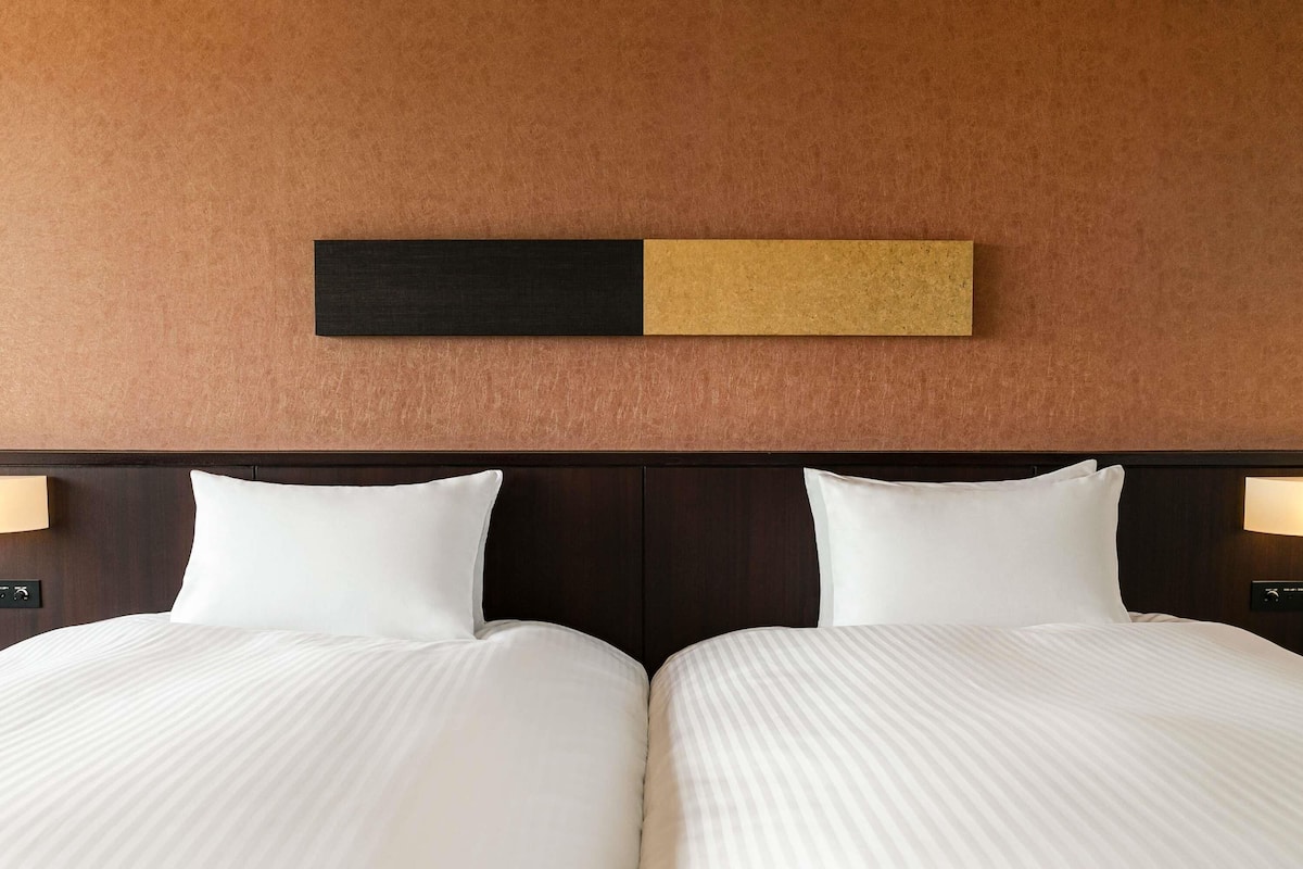In-room safe, free WiFi, bed sheets