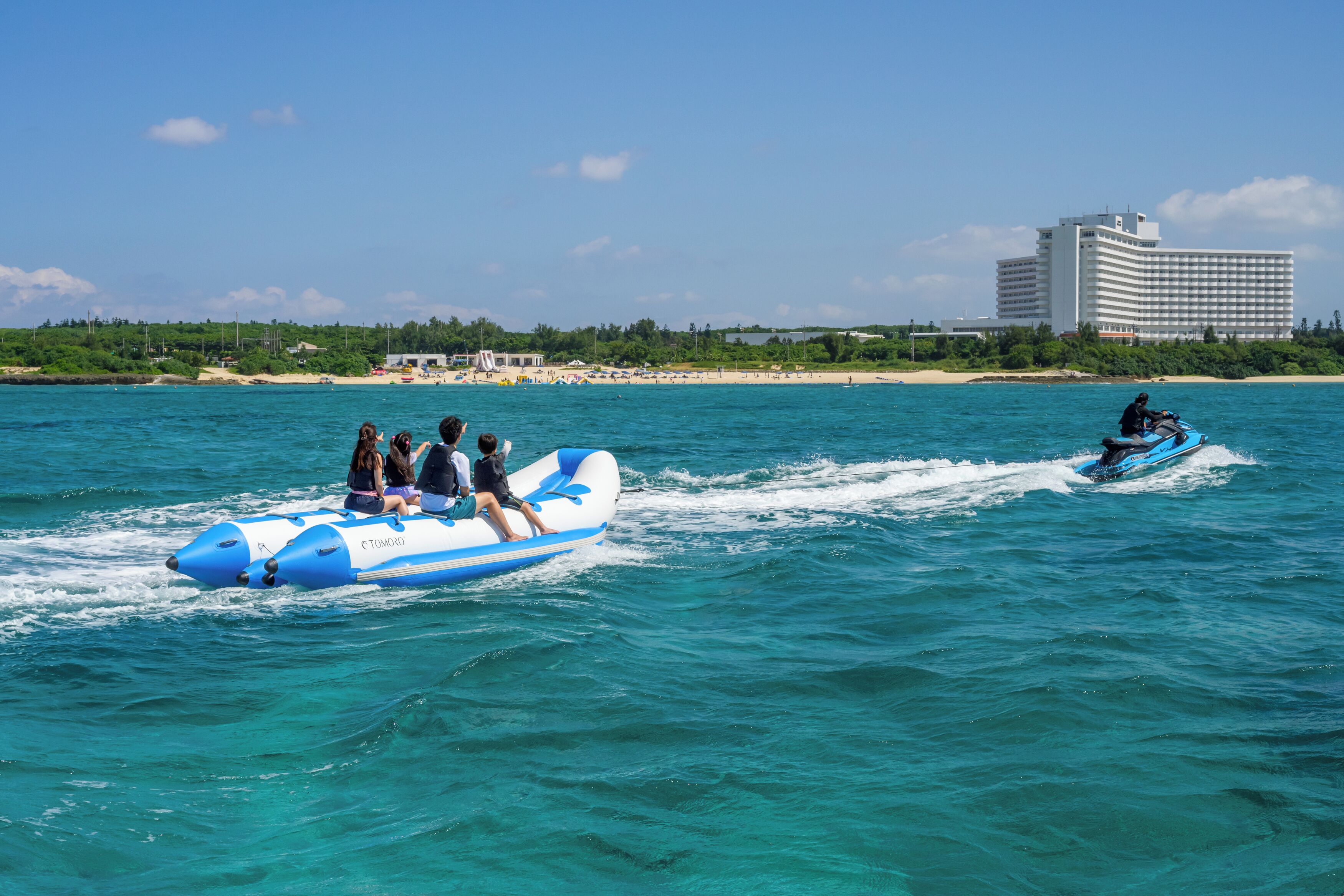 beach nearby, white sand, beach towels, snorkelling