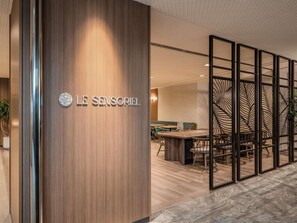 Breakfast and dinner served