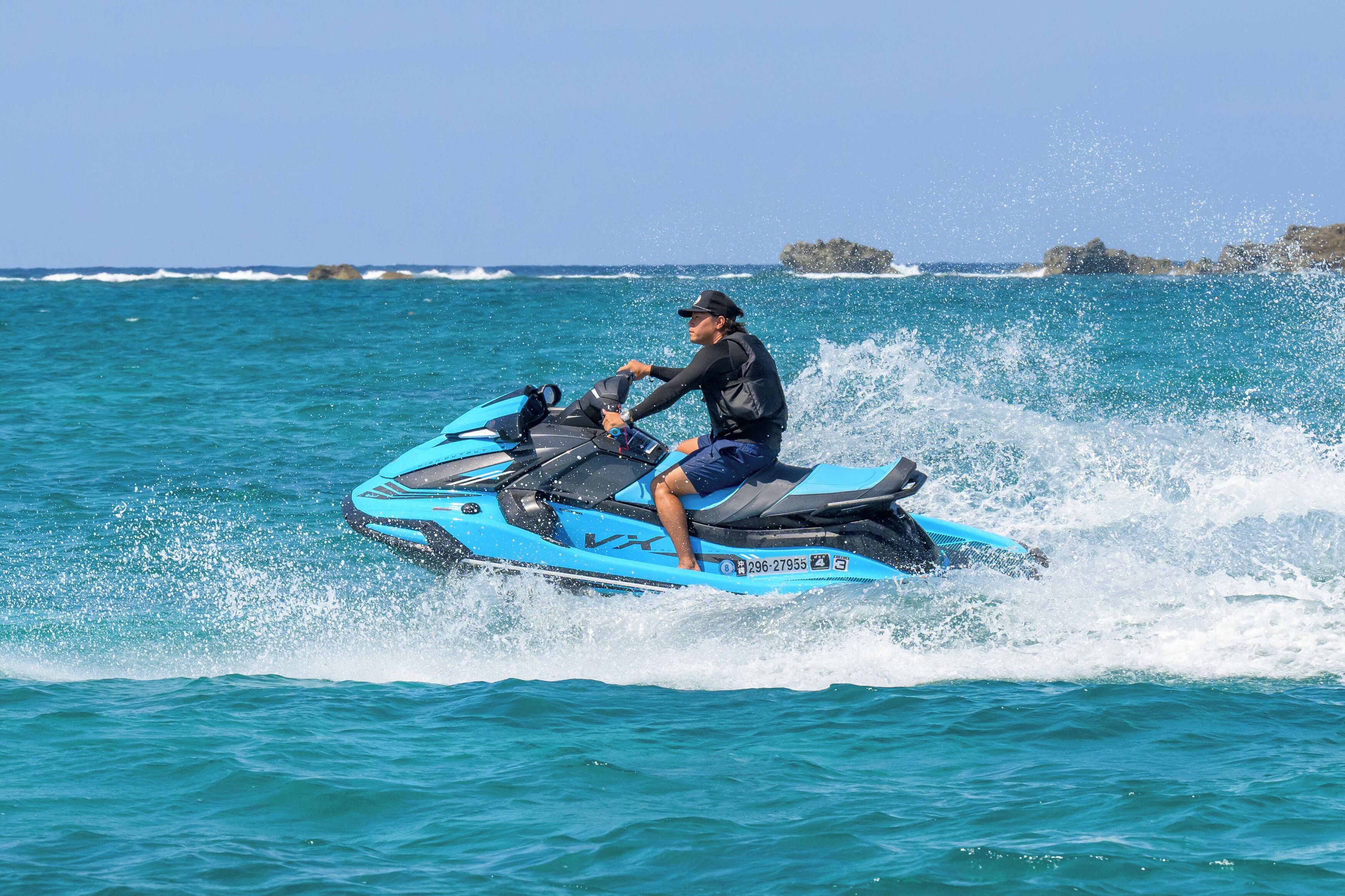 beach nearby, white sand, beach towels, snorkelling