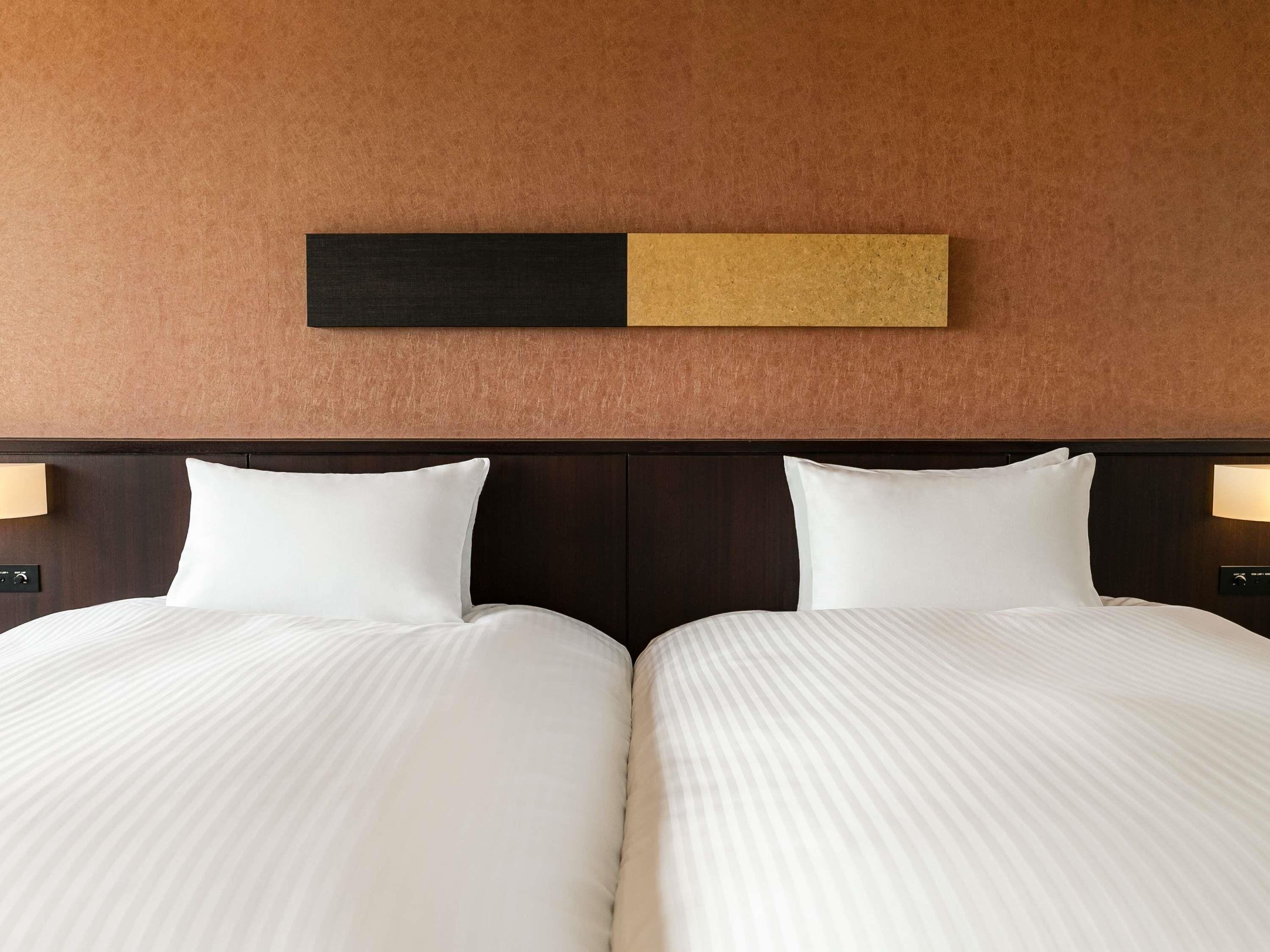 Zimmersafe, kostenloses WLAN, Bettwäsche