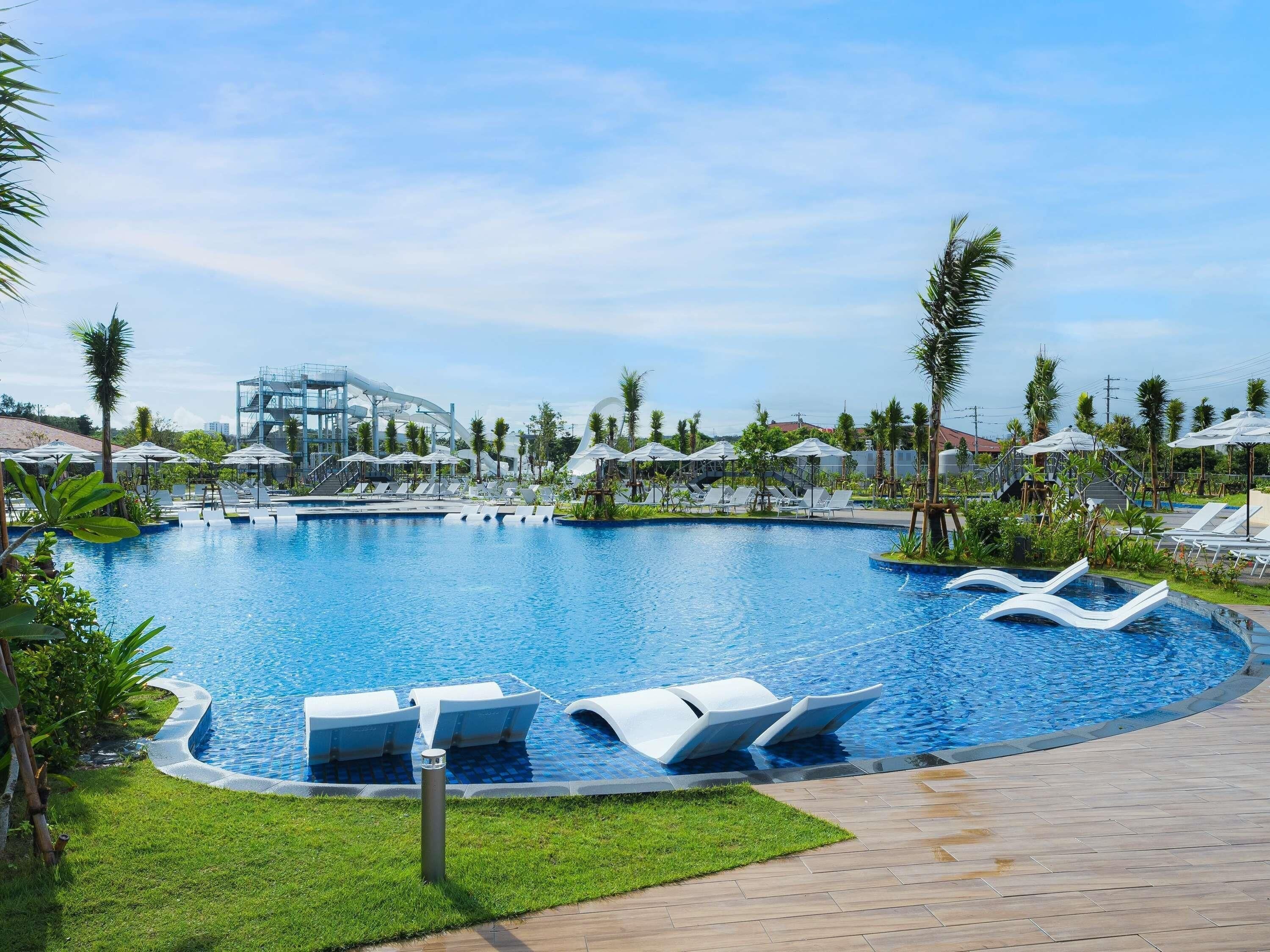 Seasonal outdoor pool