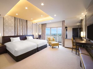 Executive Suite, Japanese-Western style with 2 Single beds, Ocean view | In-room safe, free WiFi, bed sheets