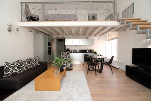Apartment, 2 Bedrooms, Jetted Tub | Living area