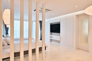Comfort Suite | Blackout drapes, free WiFi, bed sheets